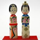Kokeshi Tatebina, Paar f&uuml;r Puppenfest, mit roter...