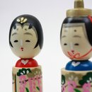 Kokeshi Tatebina, Paar f&uuml;r Puppenfest, mit roter...